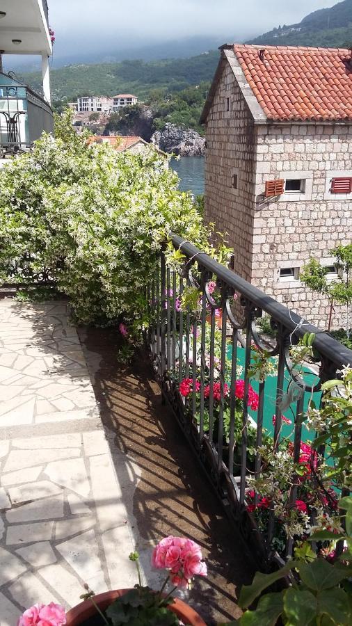Apartments Stellamar Светі-Стефан Екстер'єр фото
